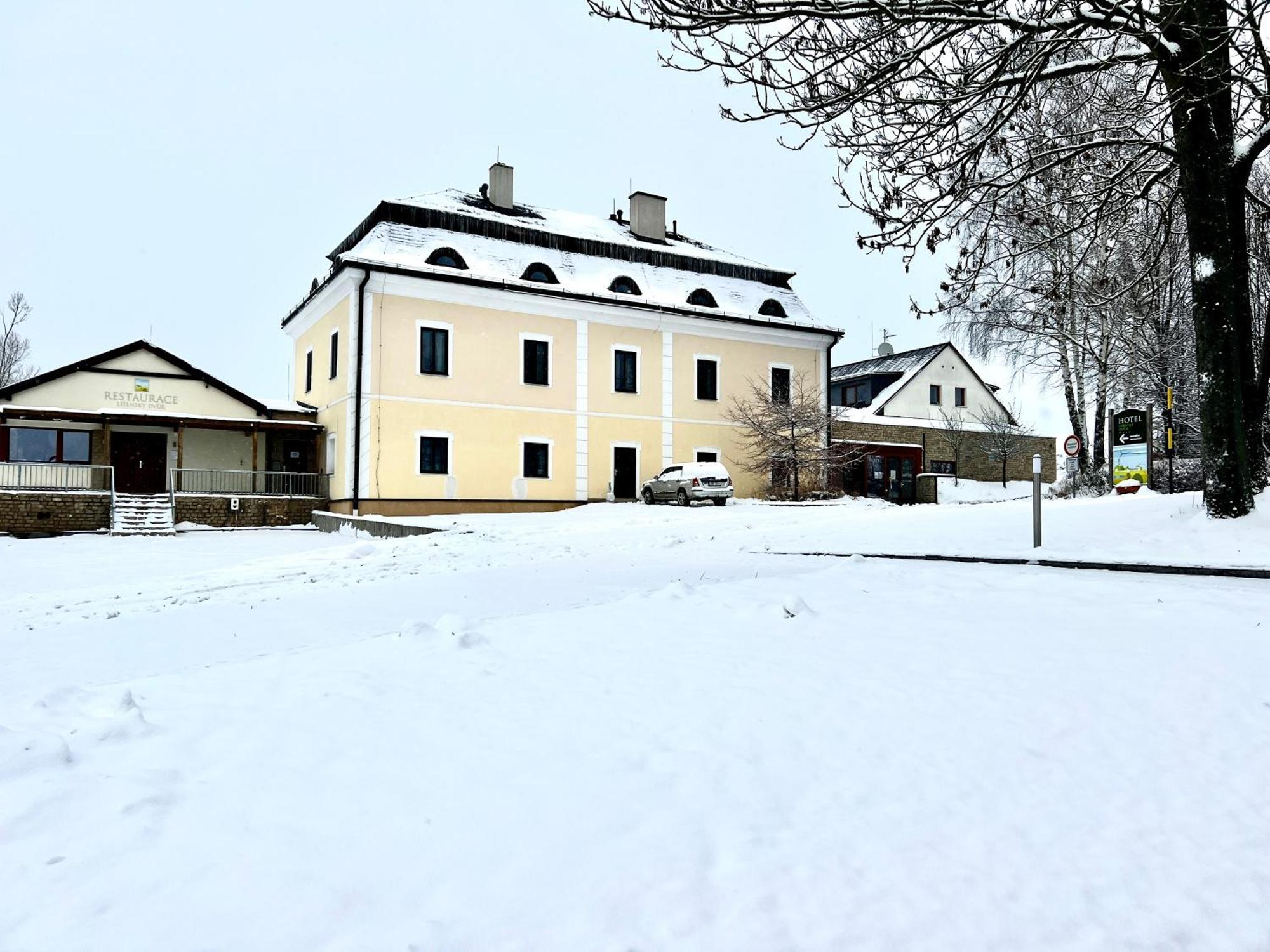 Resort Lisensky Dvur Snezne  Exterior photo